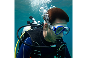 Image of a diver underwater with a focus on their ear.