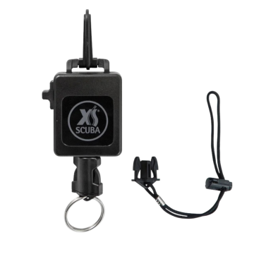 Flashlight/Camera Locking Retractor
