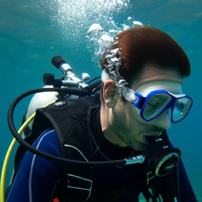 Image of a diver underwater with a focus on their ear.