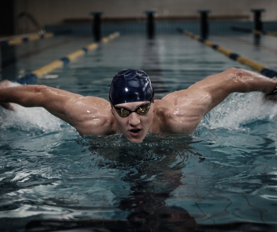 A competitve swimmer in a lap pool