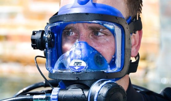 Diver wearing a full face mask for scuba diving